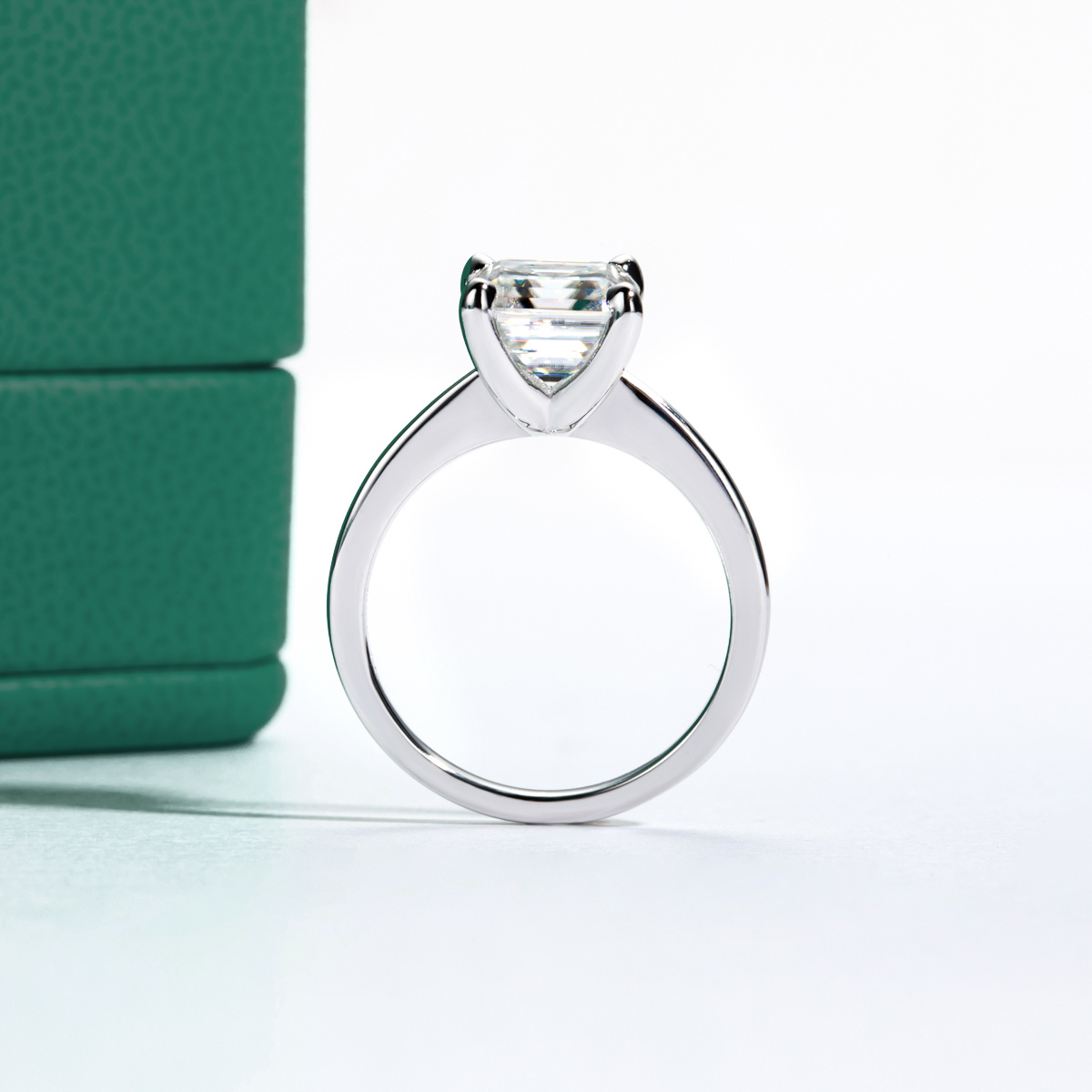 Anel Solitário Aisling com Moissanite – Ouro Branco 18k