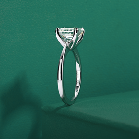 Anel Solitário Aisling com Moissanite – Ouro Branco 18k