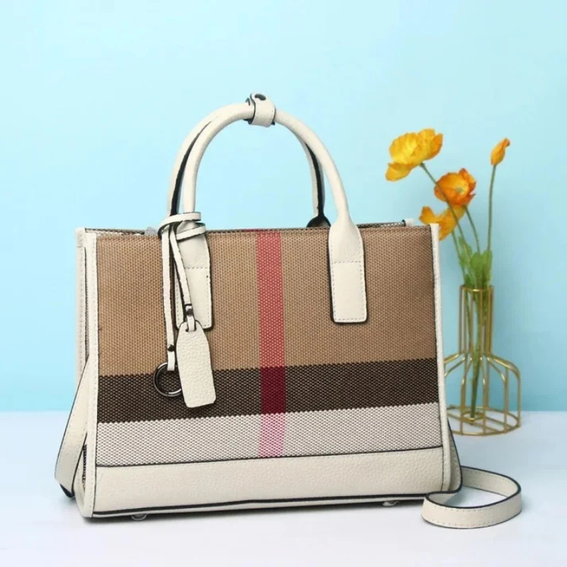 Bolsa Tote Feminina Xadrez Clássica em Tecido e Couro Caramelo - Elegante