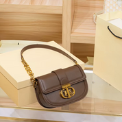 Bolsa Transversal de Couro com Alça de Corrente Dourada e Fecho Metálico Luxo - Lidu