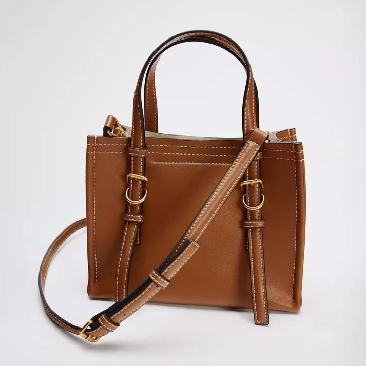 Bolsa Feminina Casual em Couro com Alça de Ombro em Tecido e Detalhes em Fivela - Fernanda