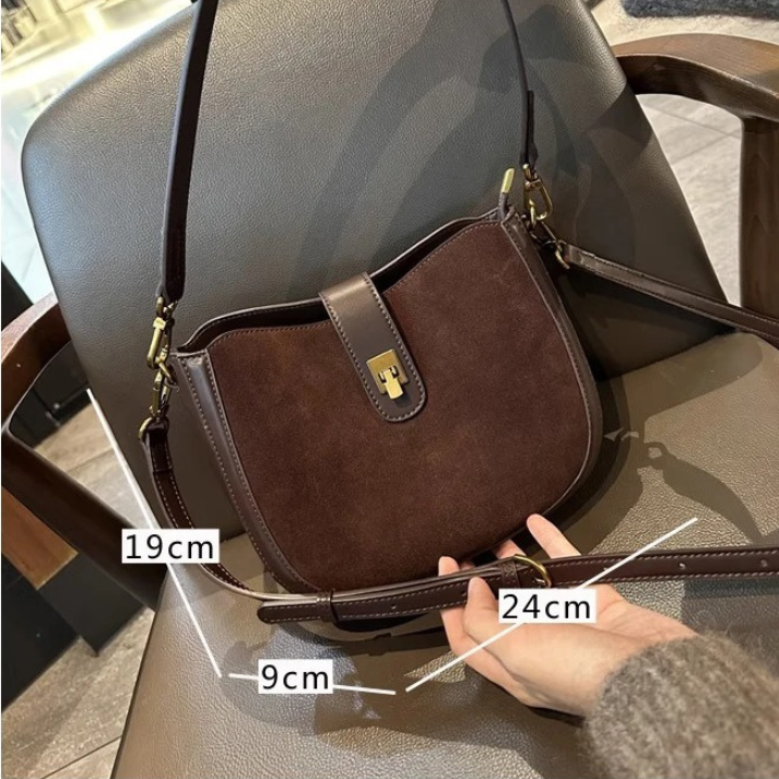 Bolsa Crossbody Feminina em Camurça com Alça Regulável e Fecho Dourado Sofisticada - Aurora