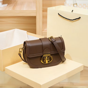 Bolsa Transversal de Couro com Alça de Corrente Dourada e Fecho Metálico Luxo - Lidu