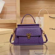 Bolsa Feminina de Couro Legitimo com Fecho Dourado Detalhado - Elen