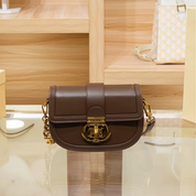 Bolsa Transversal de Couro com Alça de Corrente Dourada e Fecho Metálico Luxo - Lidu