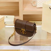 Bolsa Transversal de Couro com Alça de Corrente Dourada e Fecho Metálico Luxo - Lidu