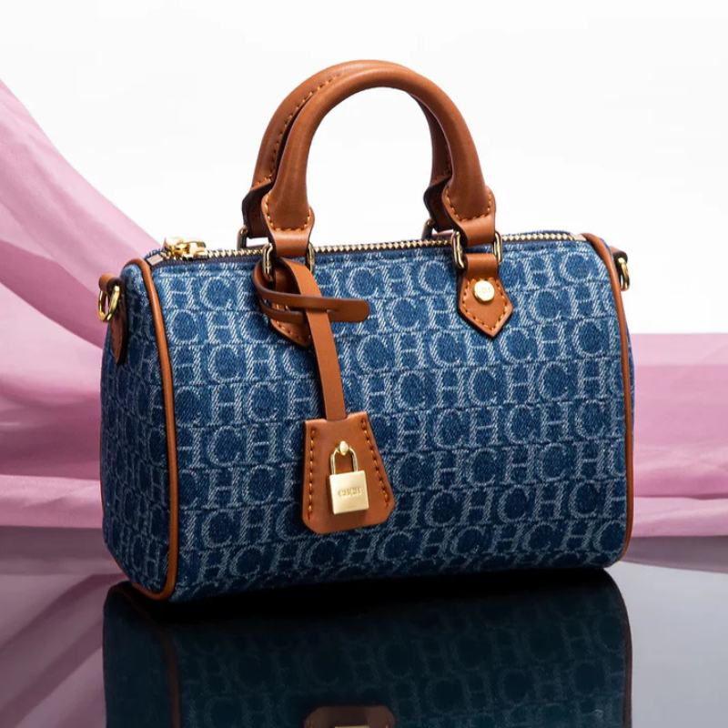 Bolsa Baú Feminina Jeans Azul com Detalhes em Couro - Júlia