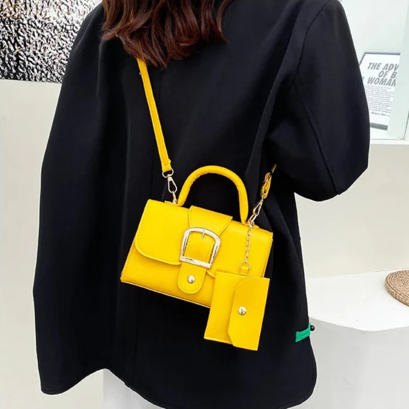 Bolsa Feminina de Couro Compacta Com Carteira - Daiane