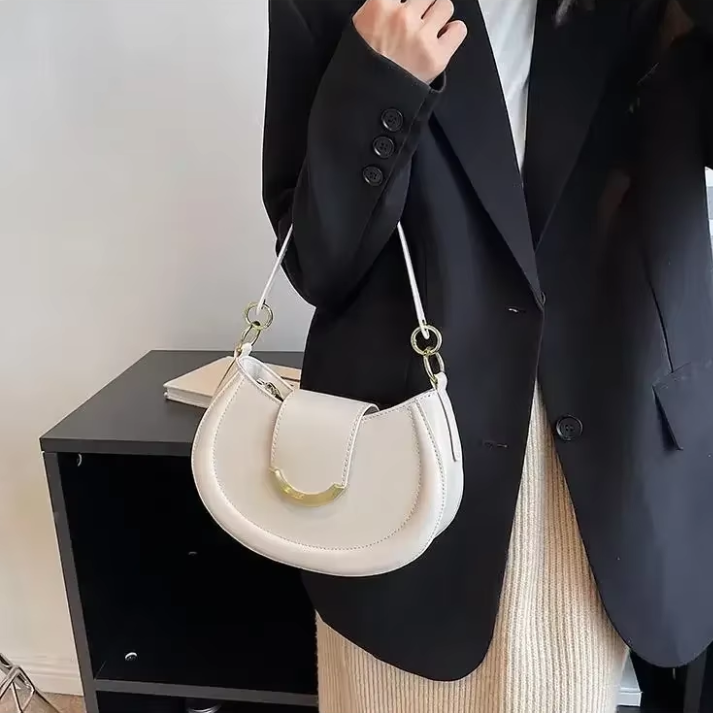 Bolsa Transversal Feminina Estilo Meia-Lua Com Alça Longa e Fecho Dourado - Lorena