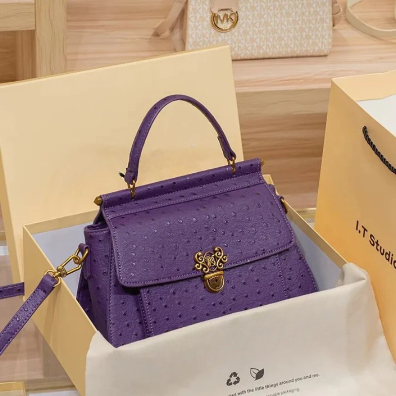 Bolsa Feminina de Couro Legitimo com Fecho Dourado Detalhado - Elen