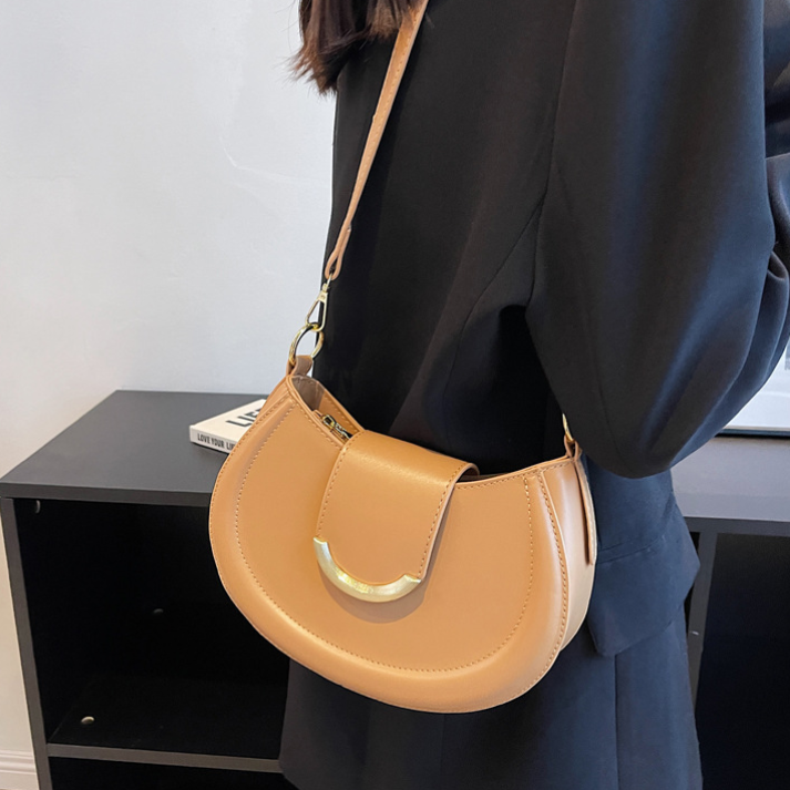 Bolsa Transversal Feminina Estilo Meia-Lua Com Alça Longa e Fecho Dourado - Lorena