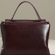 Bolsa Feminina Estruturada em Couro com Alça Transversal e Fecho Metálico Clássico - Helena