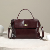 Bolsa Feminina Estruturada em Couro com Alça Transversal e Fecho Metálico Clássico - Helena