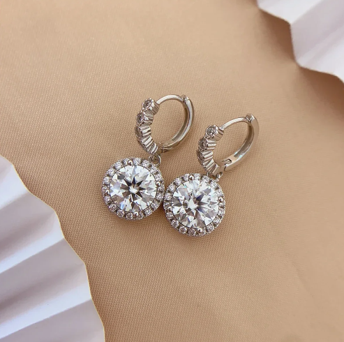 Brinco Sofia Radiante com Moissanite – Ouro 18k