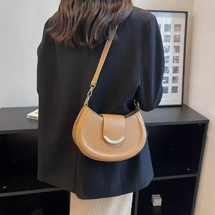 Bolsa Transversal Feminina Estilo Meia-Lua Com Alça Longa e Fecho Dourado - Lorena
