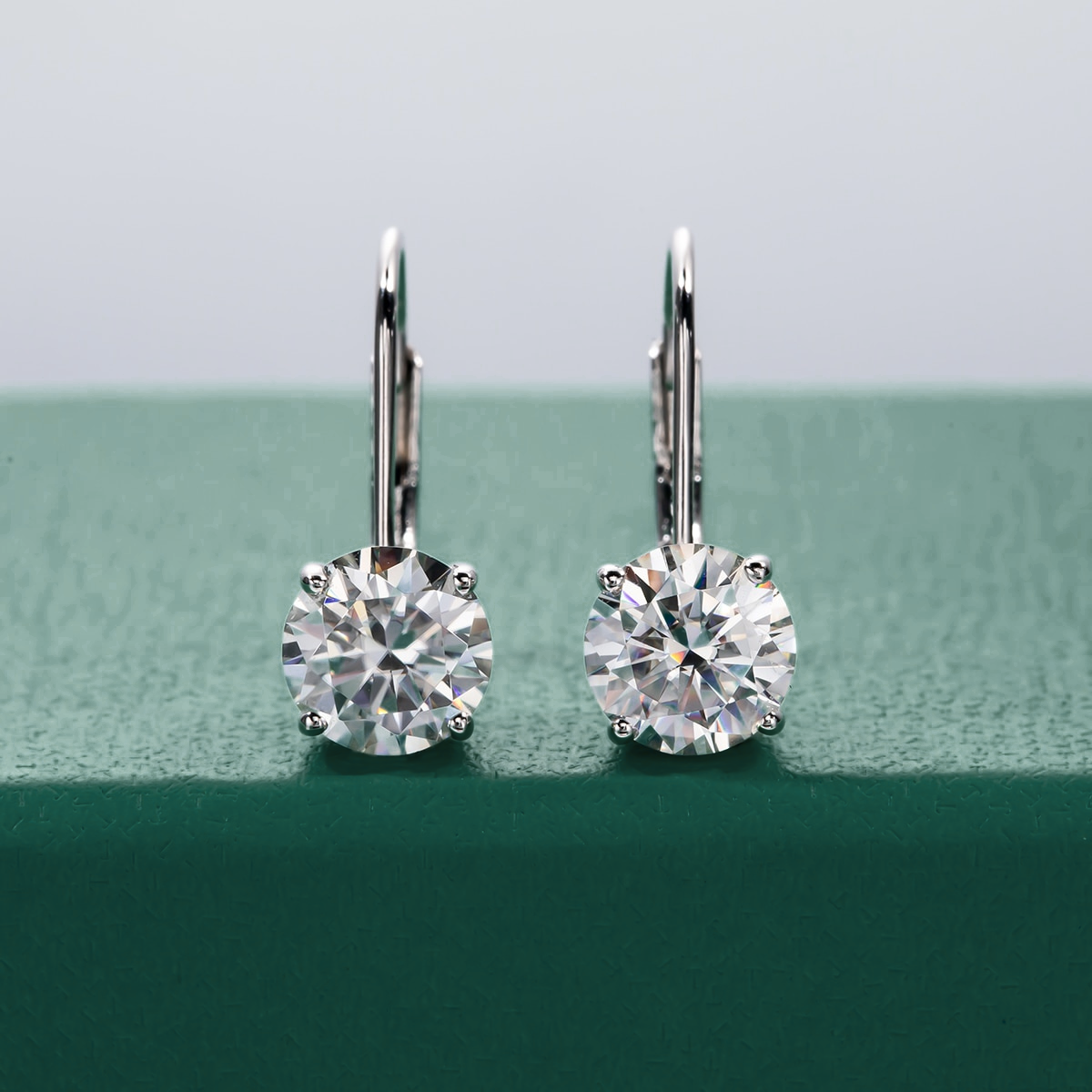 Brinco Gota Elegante com Moissanite – Prata 925