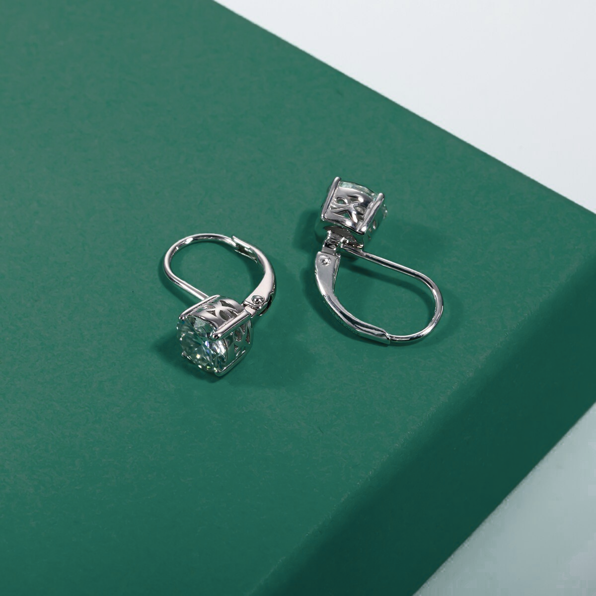 Brinco Gota Elegante com Moissanite – Prata 925