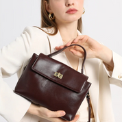 Bolsa Feminina Estruturada em Couro com Alça Transversal e Fecho Metálico Clássico - Helena