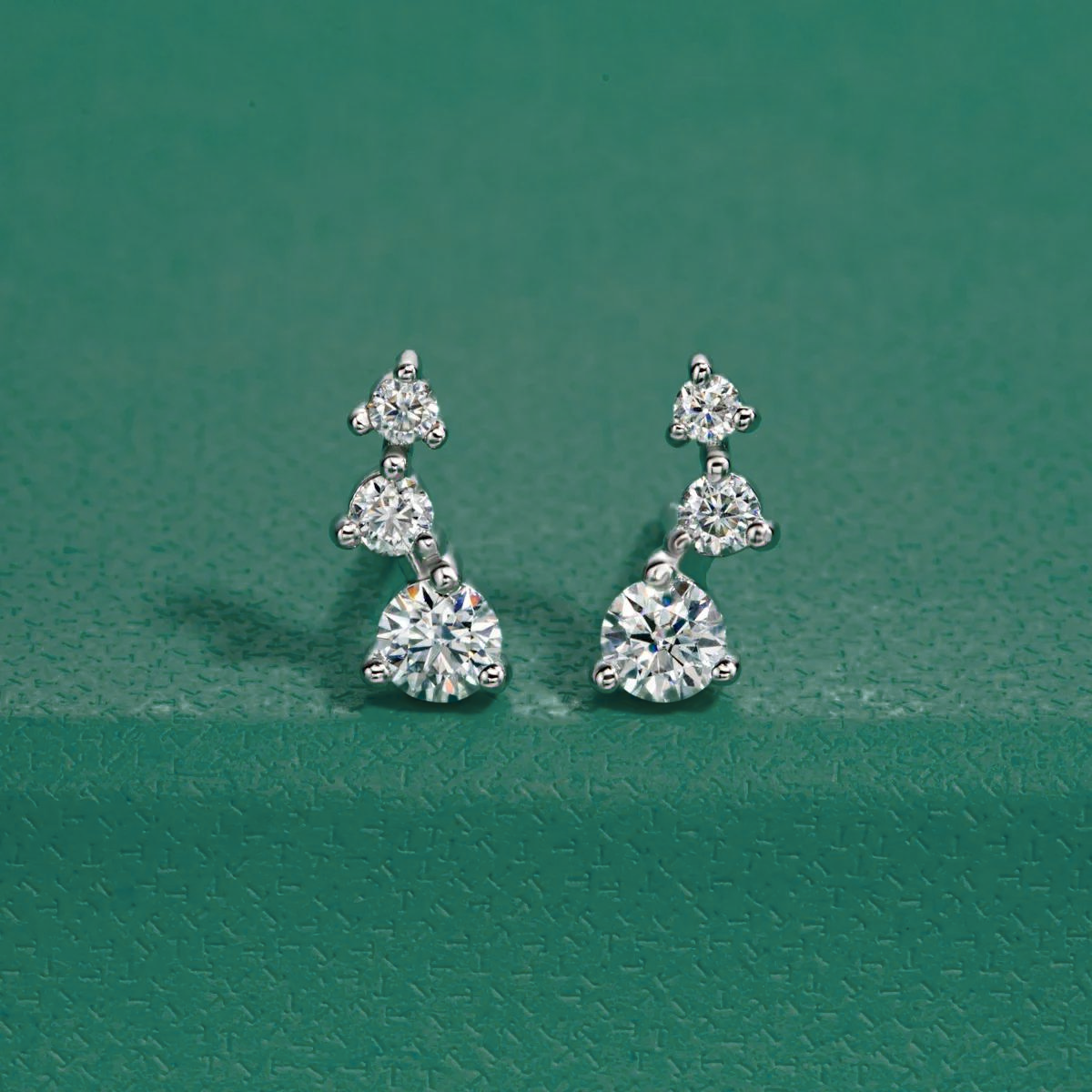 Brinco Trio com Moissanites – Ouro Branco 18k