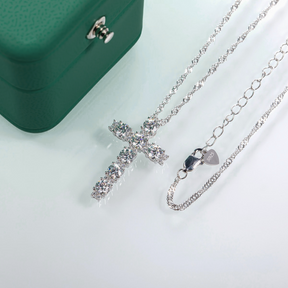 Colar Cruz com Moissanite – Prata 925