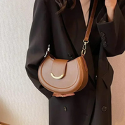 Bolsa Transversal Feminina Estilo Meia-Lua Com Alça Longa e Fecho Dourado - Lorena