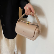Bolsa de Ombro Feminina com Textura Fina e Fechamento de Metal Sofisticado Viena Lux