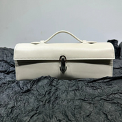 Bolsa Clutch de Mão Feminina em Couro com Alça Superior e Fechamento Moderno - Clara
