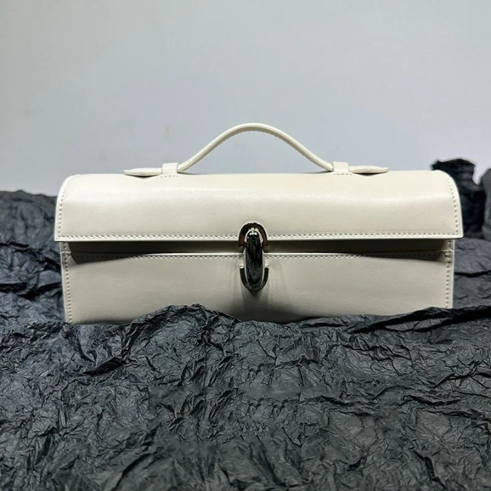 Bolsa Clutch de Mão Feminina em Couro com Alça Superior e Fechamento Moderno - Clara