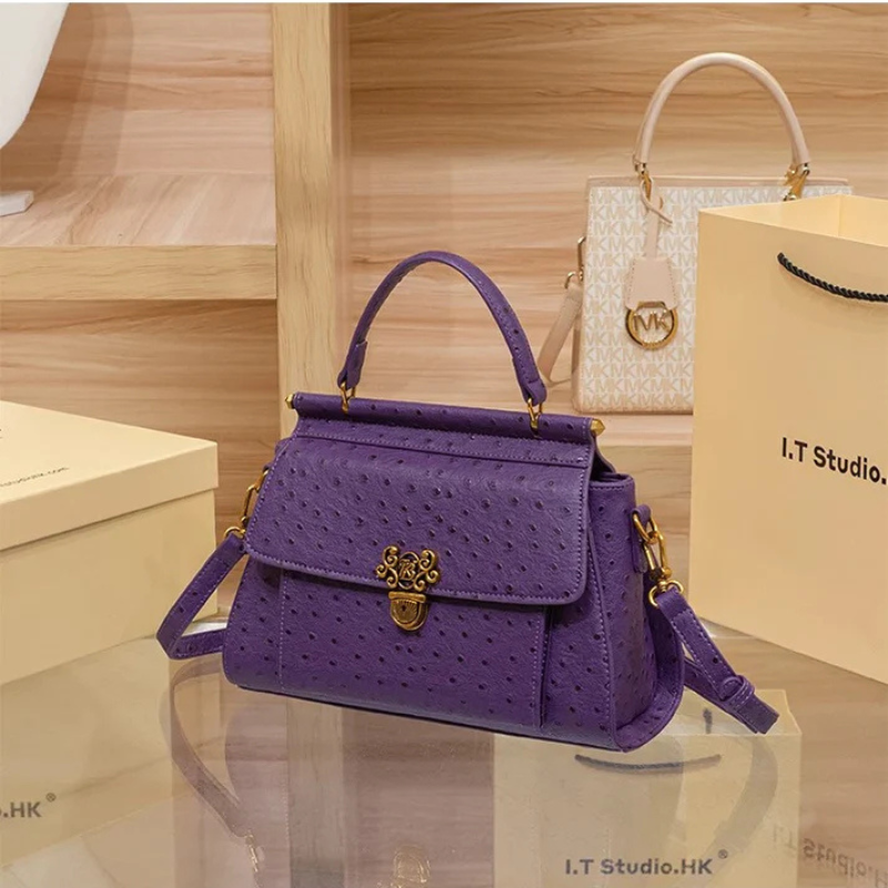 Bolsa Feminina de Couro Legitimo com Fecho Dourado Detalhado - Elen
