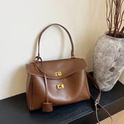 Bolsa Feminina Couro com Alça Ajustável e Fechamento de Metal Dourado - Catarina