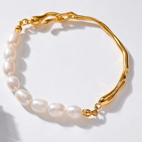 Pulseira Feminina Pérolas Naturais com Dourado – Elegância com Design Moderno