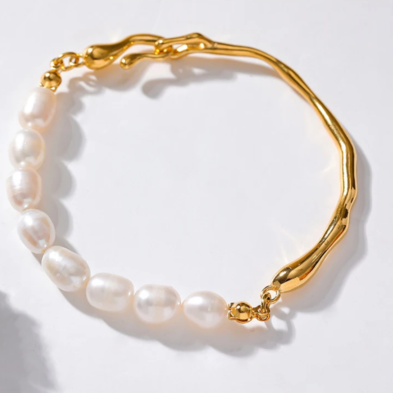Pulseira Feminina Pérolas Naturais com Dourado – Elegância com Design Moderno