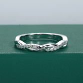 Aliança Aurora Cruzada com Moissanite – Ouro Branco 18k