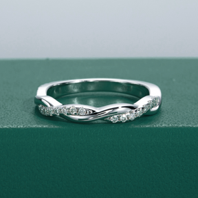 Aliança Aurora Cruzada com Moissanite – Ouro Branco 18k