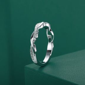 Aliança Aurora Cruzada com Moissanite – Ouro Branco 18k