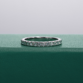 Anel Meia Aliança com Moissanite – Ouro Branco 18k