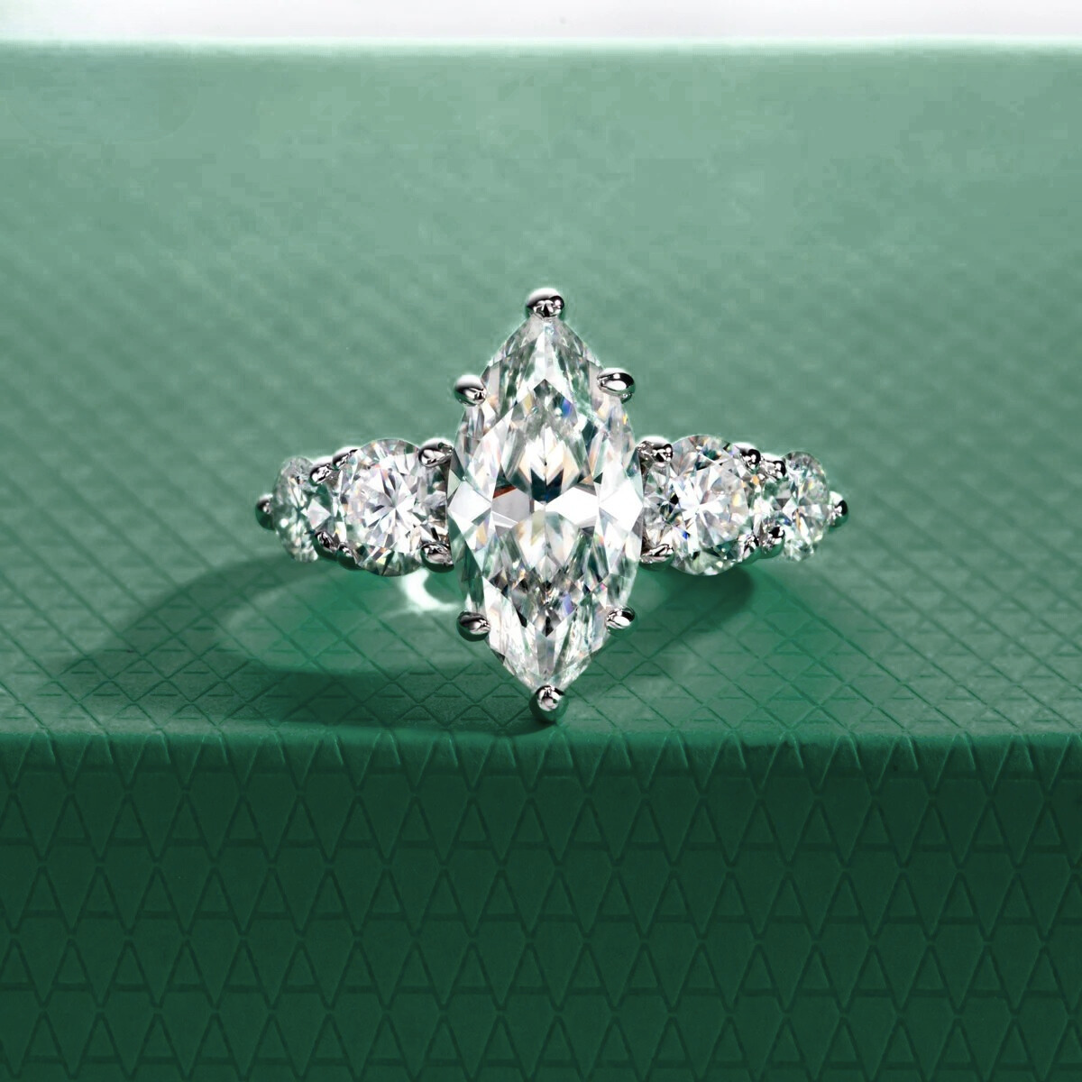 Anel Siena Moissanite - Ouro Branco 18k