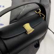 Bolsa de Ombro Feminina com Textura Fina e Fechamento de Metal Sofisticado Viena Lux
