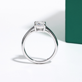 Anel Solitário Esmeralda com Moissanite – Ouro Branco 18k