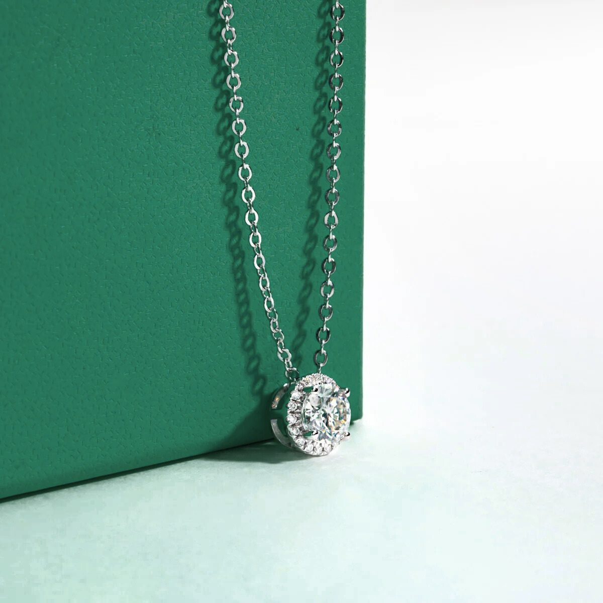 Colar Brilho Puro Moissanite – Ouro Branco 18k