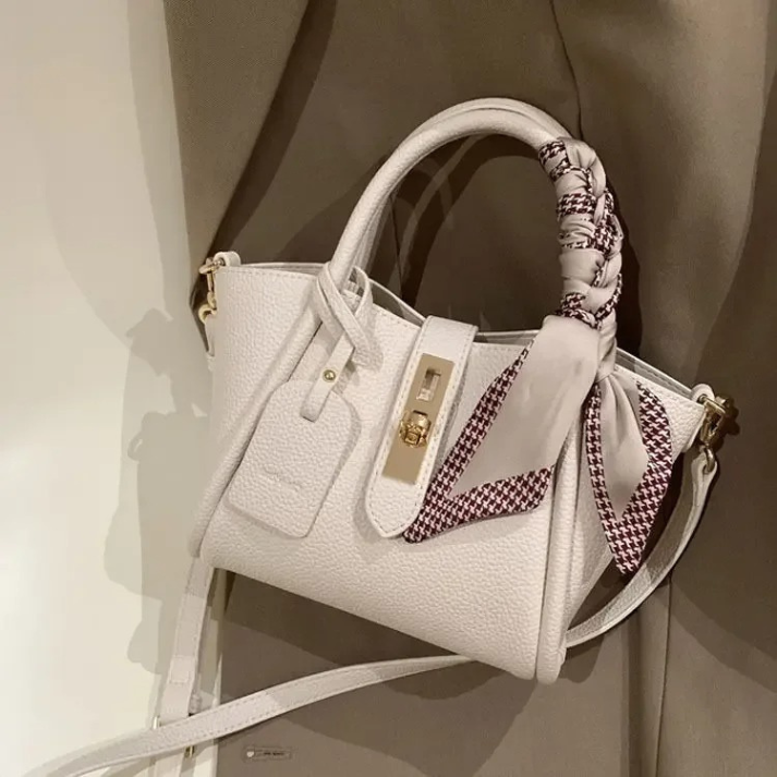 Bolsa de Couro Feminina com Detalhe em Lenço e Fecho Dourado - Lauren