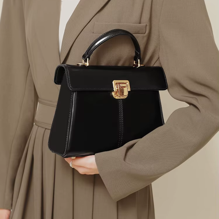 Bolsa Feminina de Couro Clássica Noir Elegance