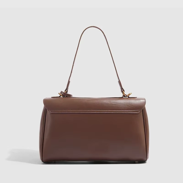 Bolsa Feminina Couro com Alça Ajustável e Fechamento de Metal Dourado - Catarina