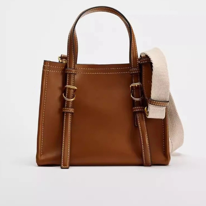 Bolsa Feminina Casual em Couro com Alça de Ombro em Tecido e Detalhes em Fivela - Fernanda
