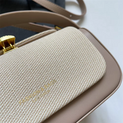 Bolsa de Ombro Feminina com Textura Fina e Fechamento de Metal Sofisticado Viena Lux