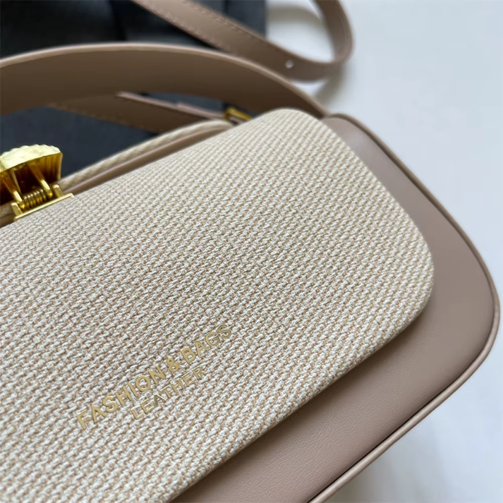 Bolsa de Ombro Feminina com Textura Fina e Fechamento de Metal Sofisticado Viena Lux