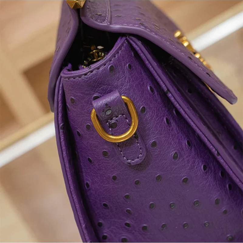 Bolsa Feminina de Couro Legitimo com Fecho Dourado Detalhado - Elen