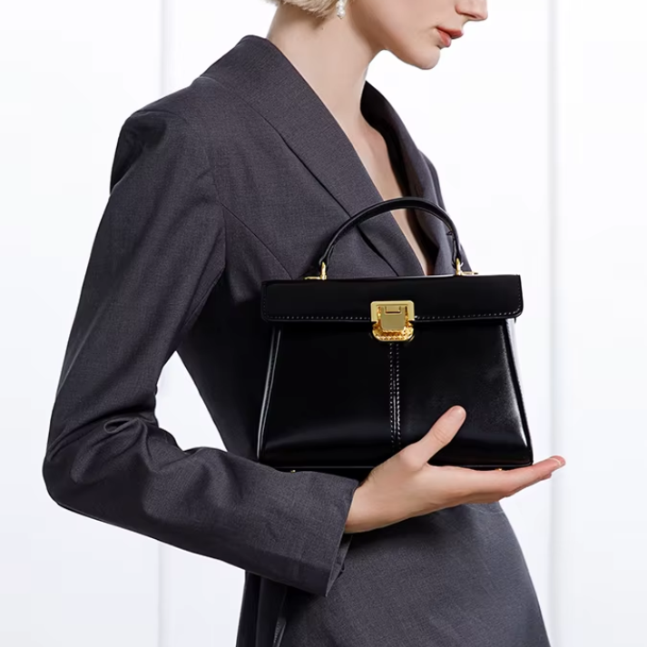 Bolsa Feminina de Couro Clássica Noir Elegance