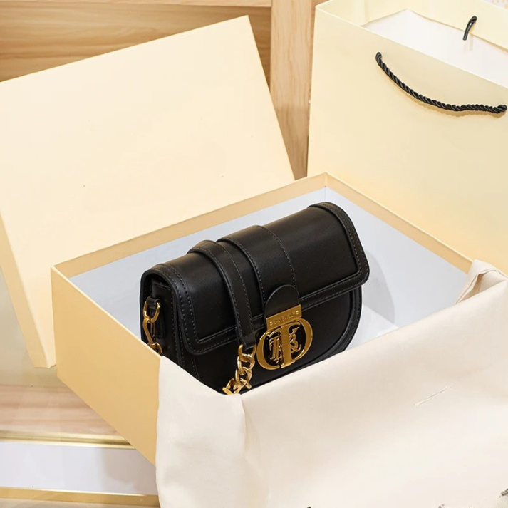 Bolsa Transversal de Couro com Alça de Corrente Dourada e Fecho Metálico Luxo - Lidu