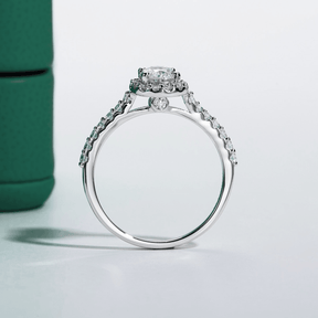 Anel Oval Halo com Moissanite – Ouro Branco 18k